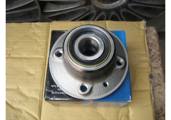 Ступиця задня з підшипником Renault Megane, Megane Scenic, Scenic, Rapid, 21, 25, Espace II, Safrane, 7700803929, 7701204667, 7704002263